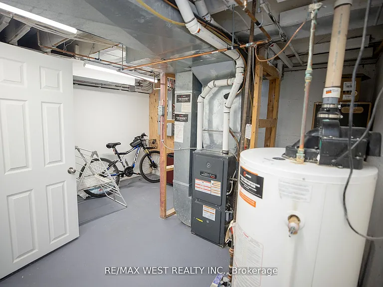 93 Peel St #2 — Photo 21