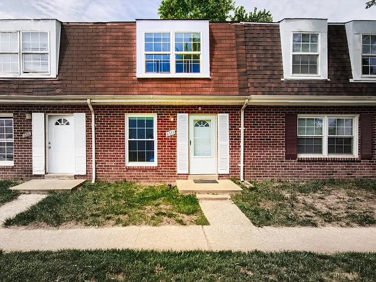 8523 Pioneer Dr — Photo 1