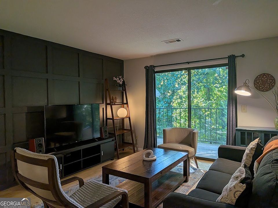 1st image of 2657 Lenox Rd NE APT 204