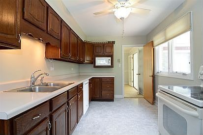 4th image of 1215 E Liberty Dr