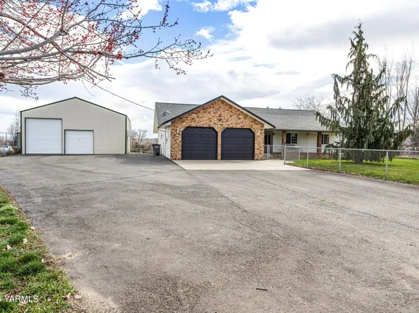 81 Grissom Ln, Yakima, WA 98903