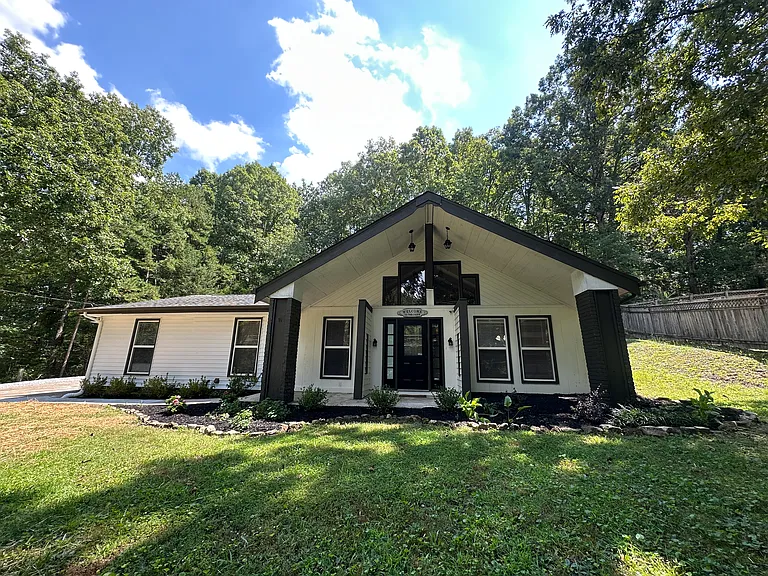 9506 Fuller Rd — Photo 2