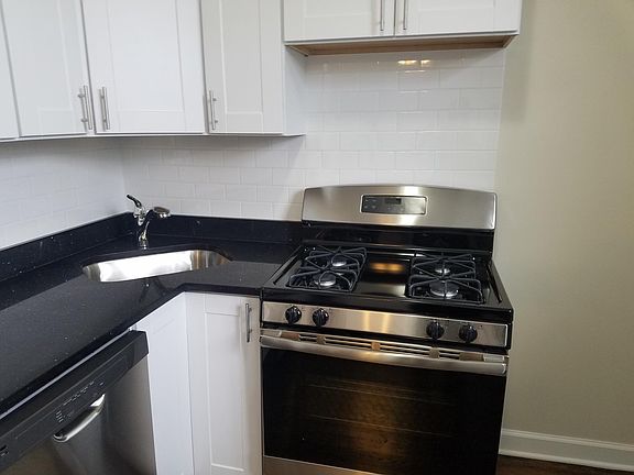 4th image of 3703 N Hoyne Ave