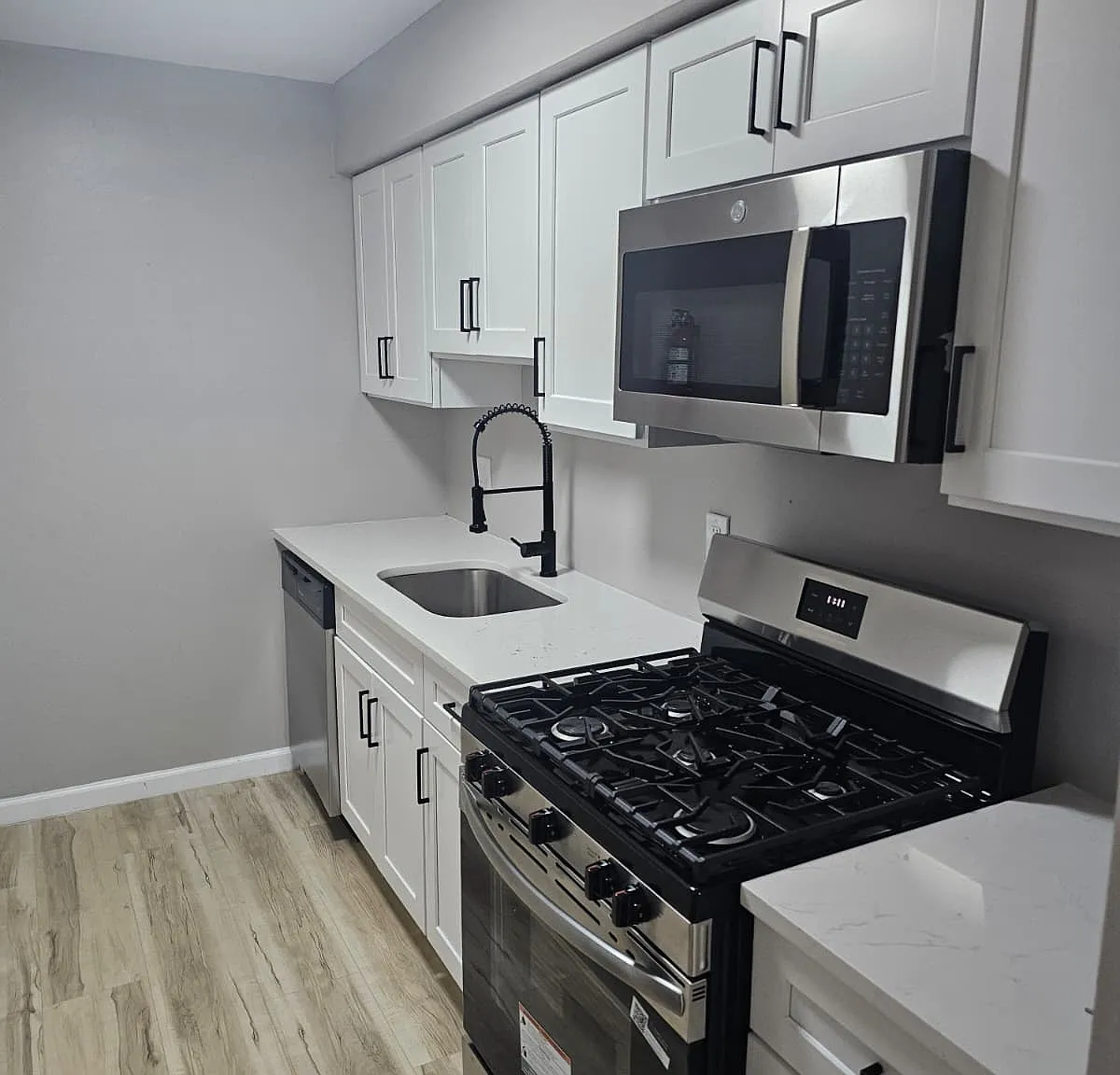 2 bed, 1.5 bath, 1104 sqft, $2,100 — Photo 3