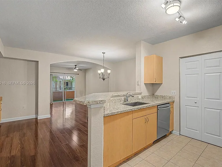 1003 Belmont Ln #1003 — Photo 8
