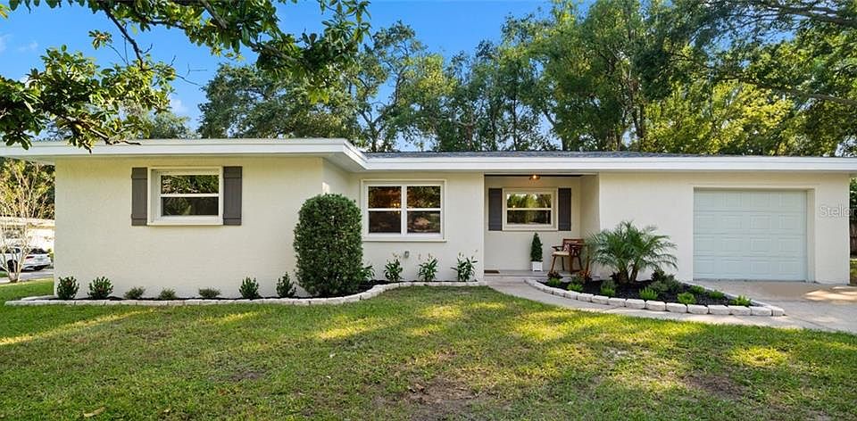 1st image of 995 Hillwood Dr