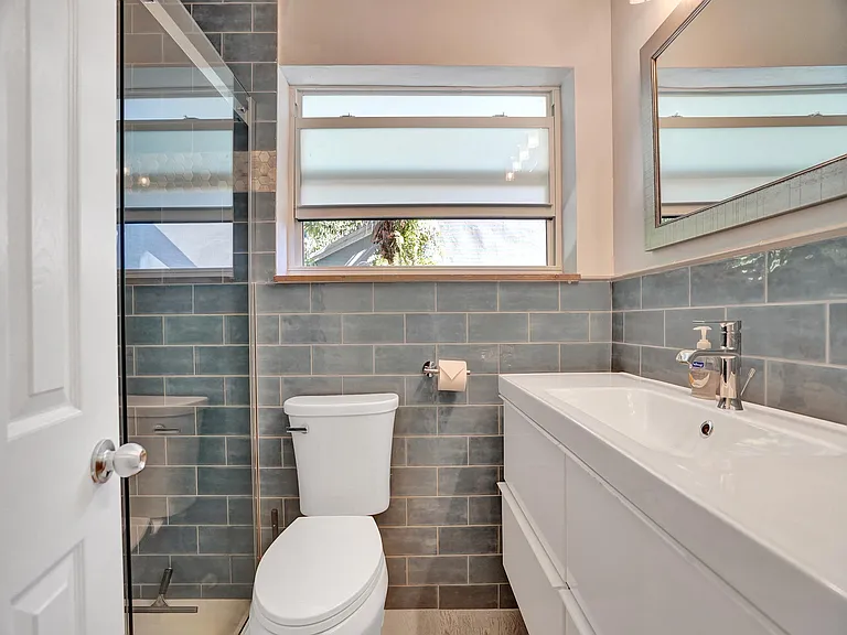 720 SW 11th Ct — Photo 15