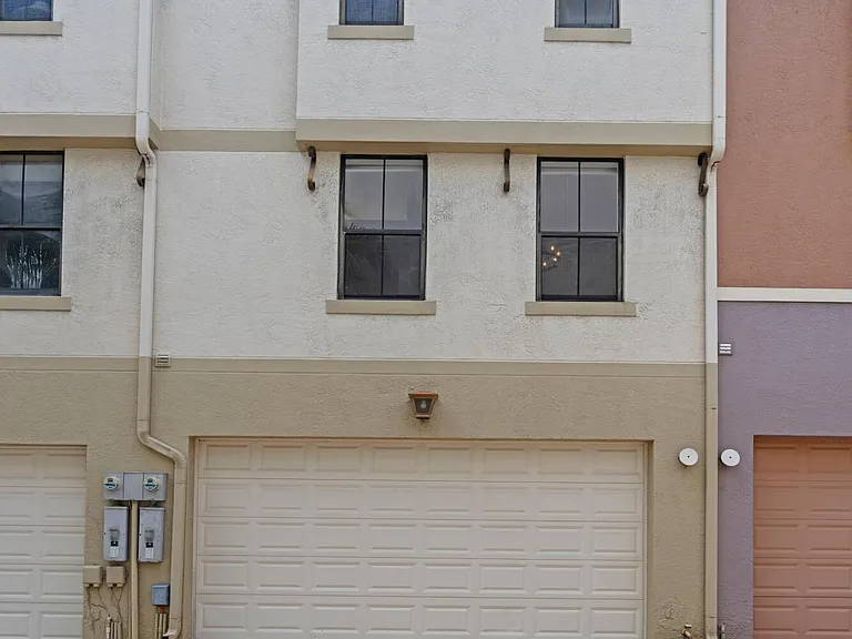 687 Hibiscus St — Photo 31