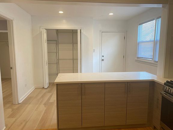 5th image of 5628 W Eastwood Ave #1