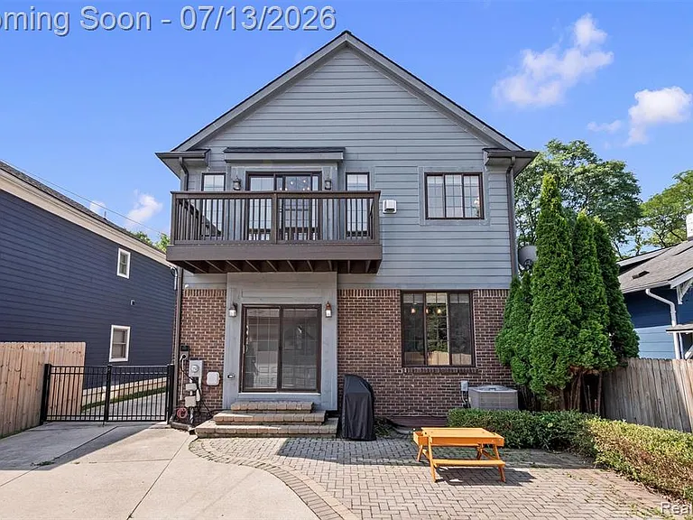 1049 Chapin Ave — Photo 41