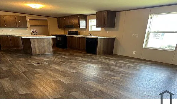 4 bed, 1700 sqft, $2,395 — Photo 1