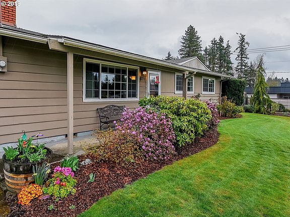 2nd image of 8811 NE 39th Ave