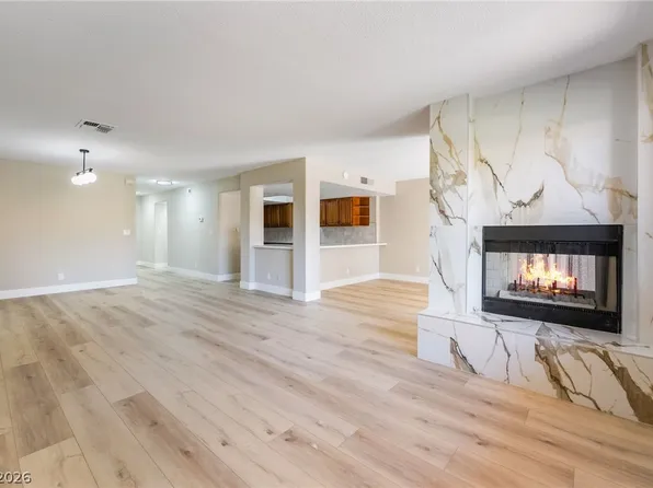 2716 Laguna Shores Ln, Las Vegas, NV 89121