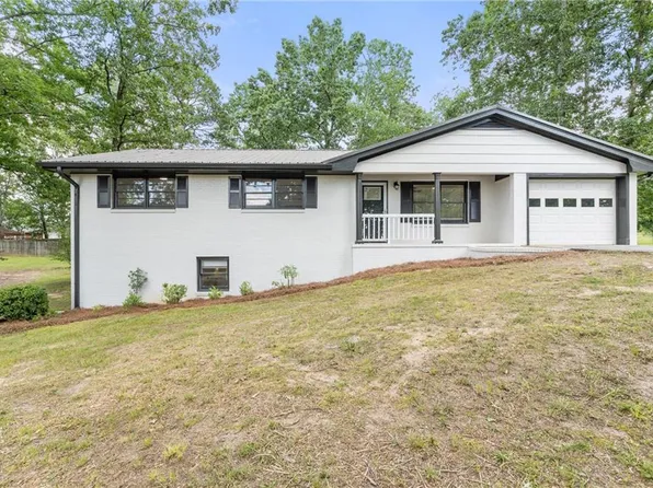 284 Holly Dr, Winder, GA 30680