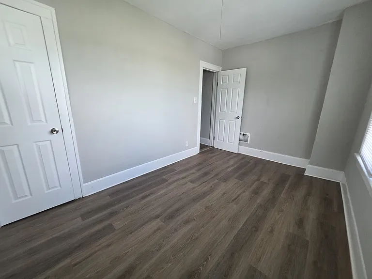 826 Leona Ave — Photo 11