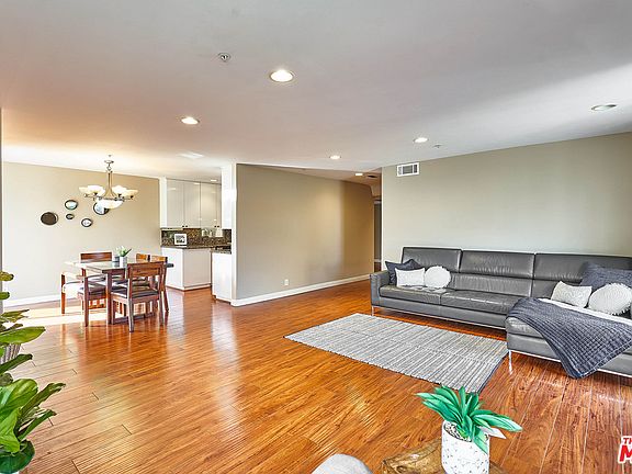 2nd image of 739 Lorraine Blvd #B01-201