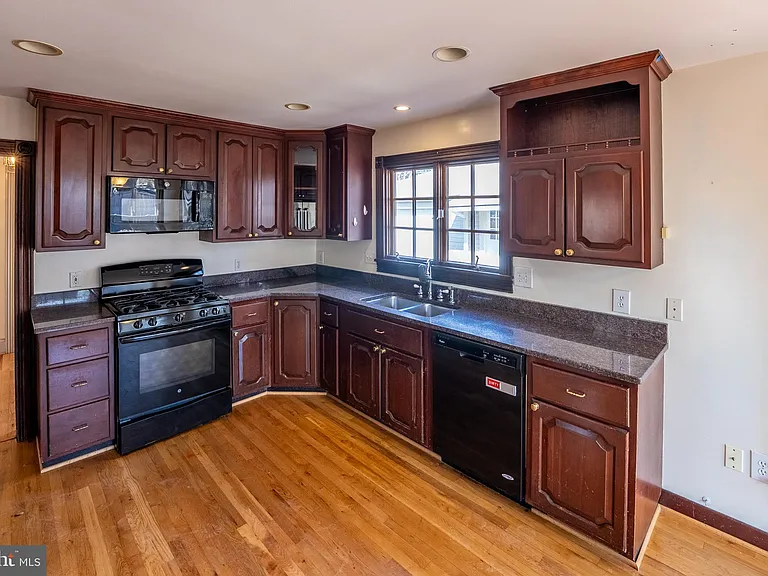 2201 Salisbury Rd — Photo 5