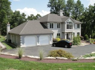 4267 Primrose Ln, Walnutport, PA 18088