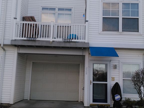 3rd image of 228 E Marina Pkwy