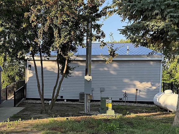 3rd image of 46653 Walkers Pl #15