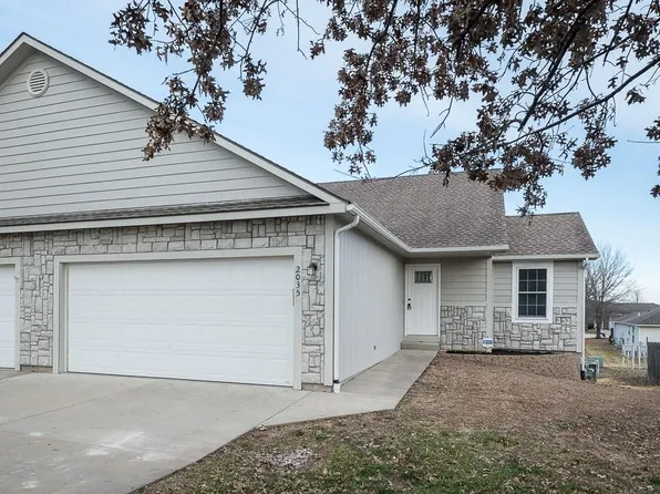 2035 Rock Creek Ct, Tonganoxie, KS 66086