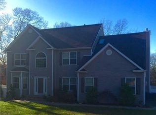 10 Brittany Ct, Ridge, NY 11961