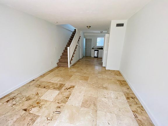 5th image of 2182 Bay Dr #5B