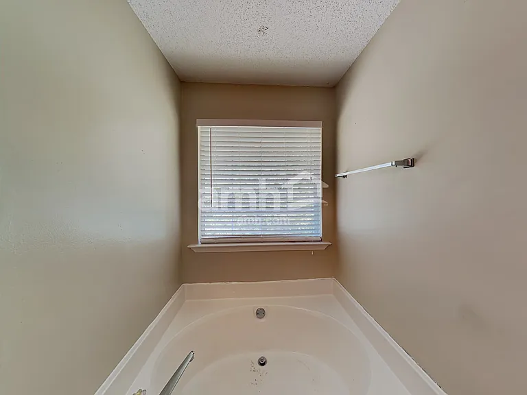 1515 Morning Glory Way — Photo 13