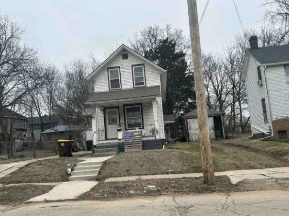 712 E Shawnee St, Freeport, IL 61032