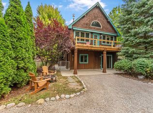 525 E Oak St, Leland, MI 49654