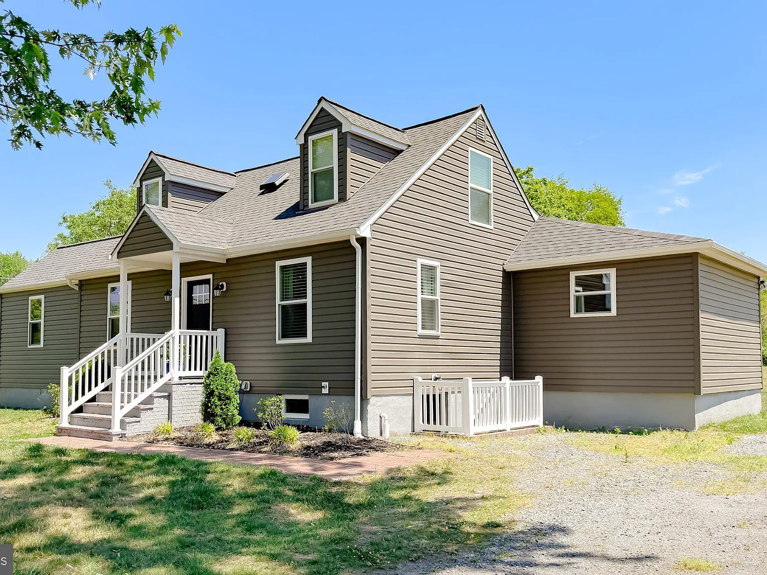 4 bed, 2.0 bath, 3603 sqft, $3,400 — Photo 1