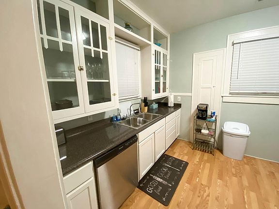 3rd image of 4820 Avenue S #2