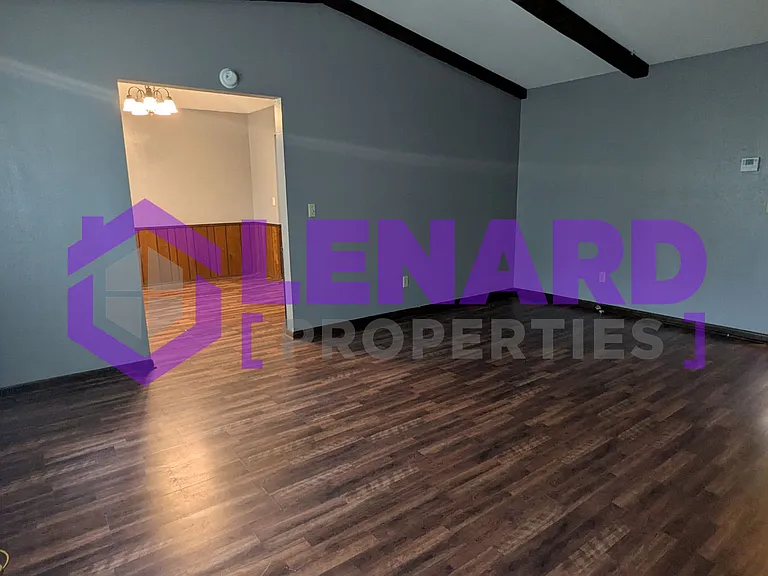 1004 E Auburn Pl — Photo 4