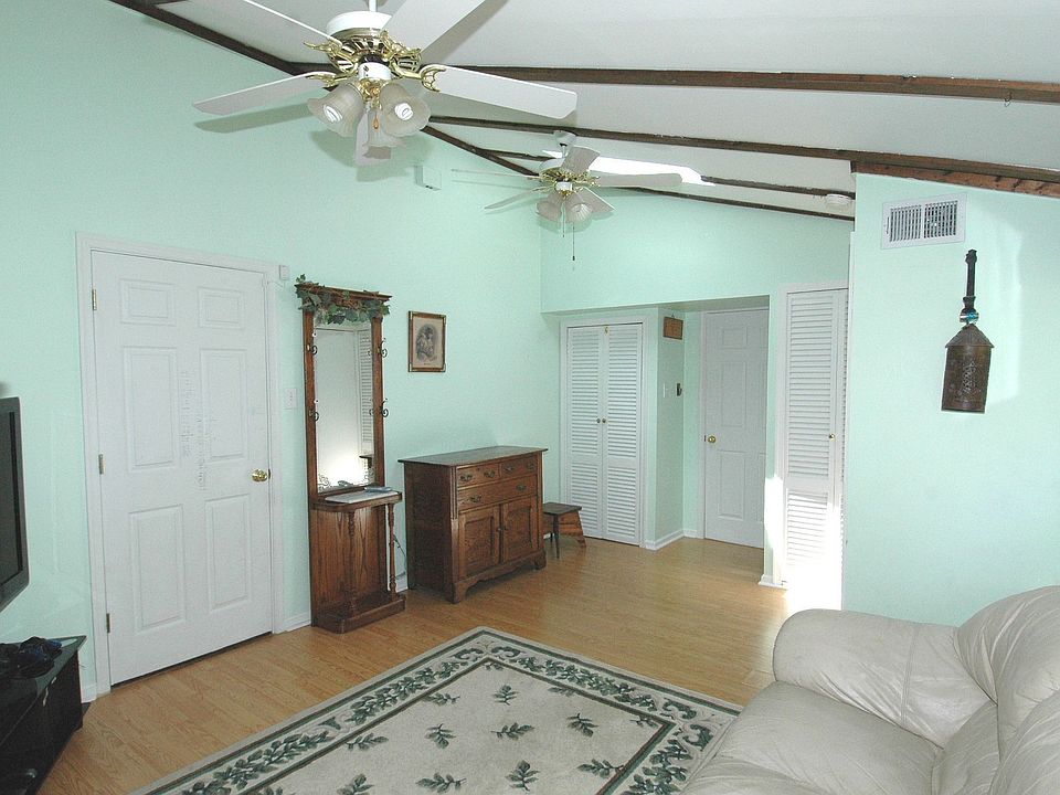 2nd image of 3909 Wakefield Ln
