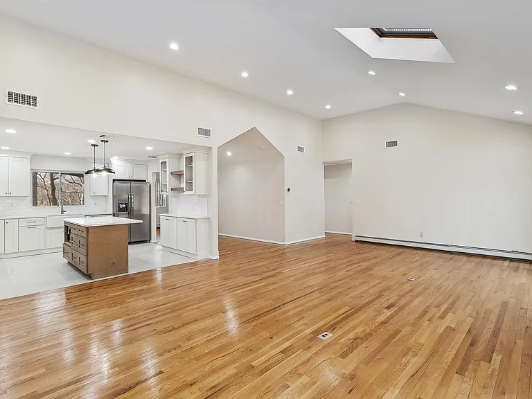 1 Woodview Way — Photo 8