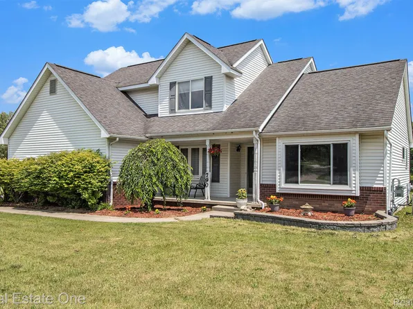 790 Vivian Ln, Oxford, MI 48371