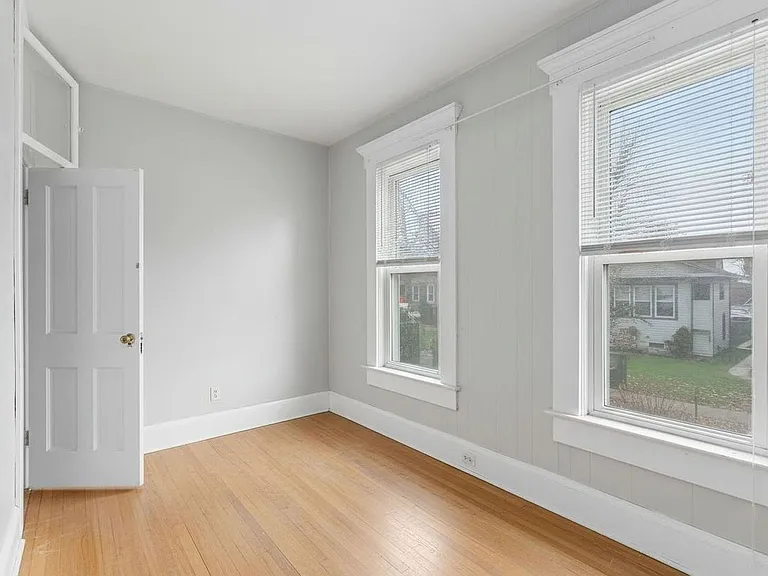 196 W 8th Ave — Photo 23