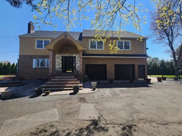 282 E Midland Ave, Paramus, NJ 07652