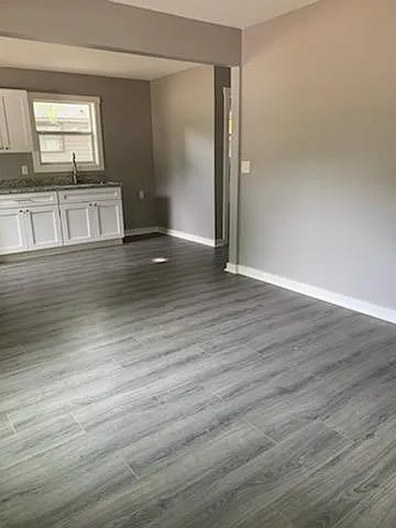 410 W Scott St — Photo 3