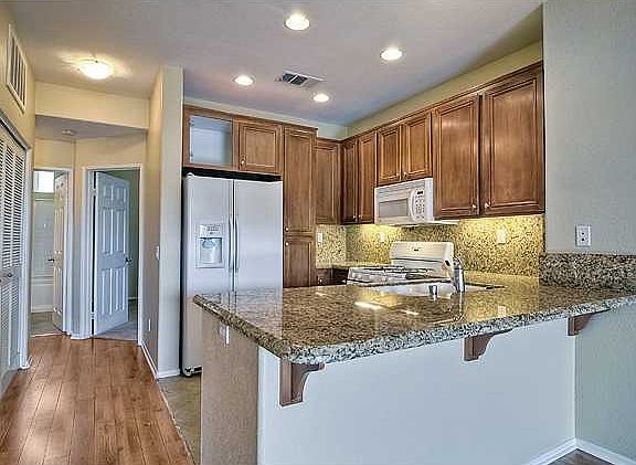 5th image of 16910 Bixby St Unit 9