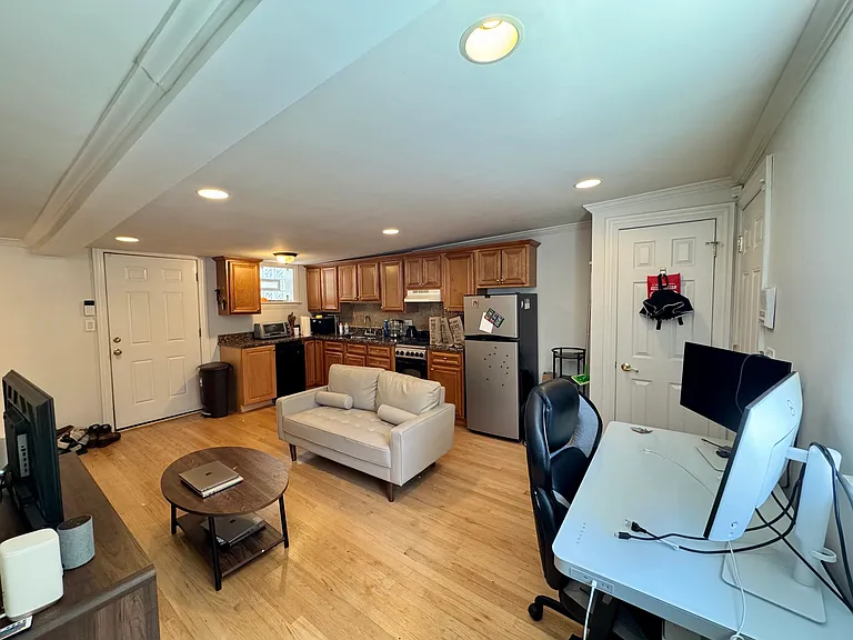 1945 N Lincoln Ave #CH2 — Photo 6