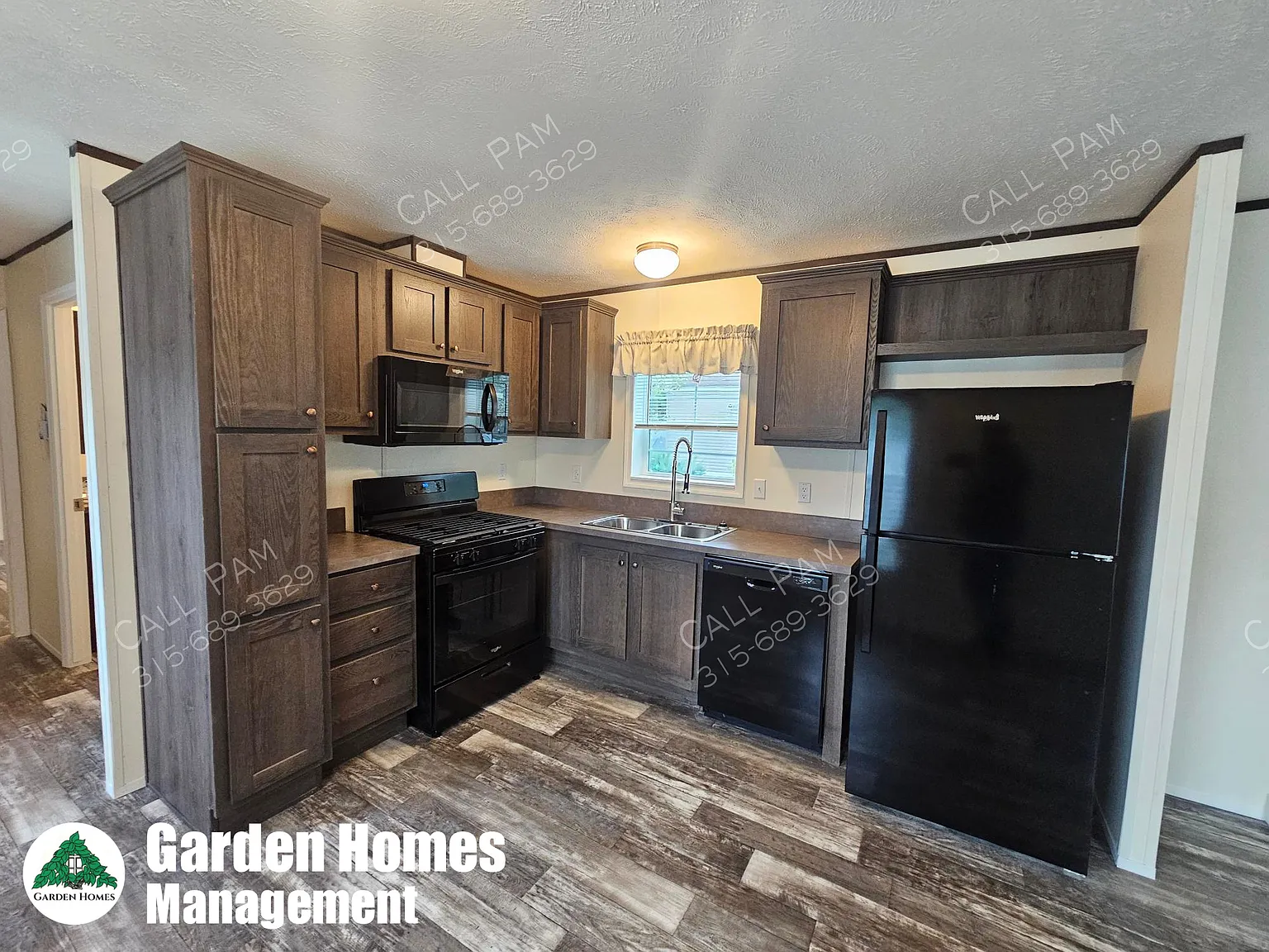 3 bed, 1.5 bath, 980 sqft, $1,465 — Photo 1