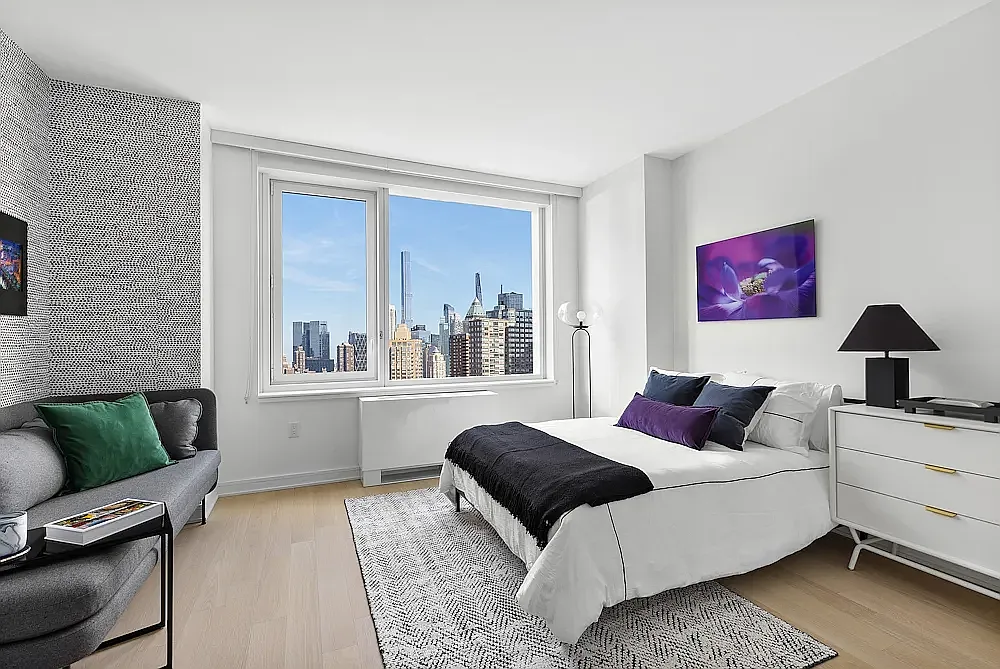 555 West 38th Street — Photo 1