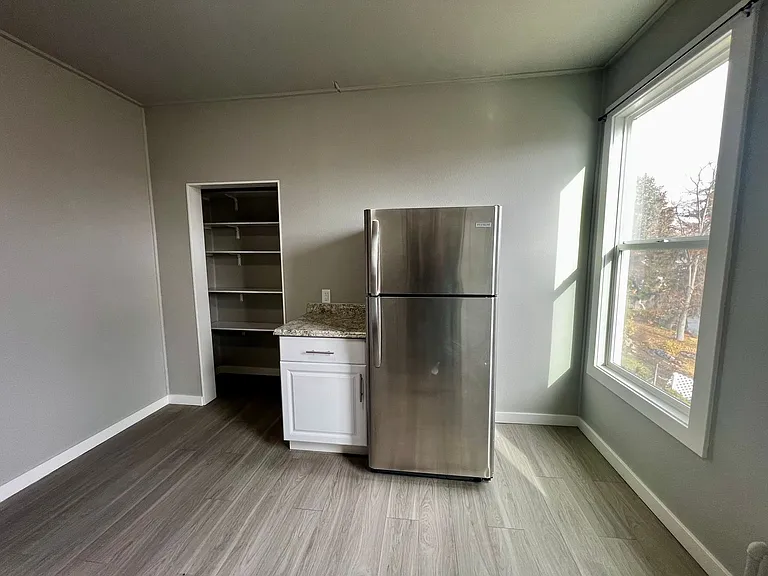 401 NW Bailey Ave #200 — Photo 18