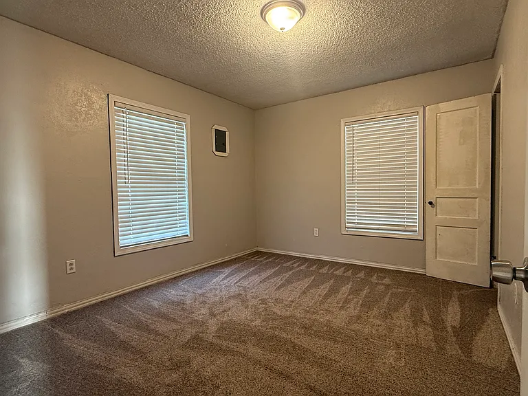 1220 Cooley Dr — Photo 10