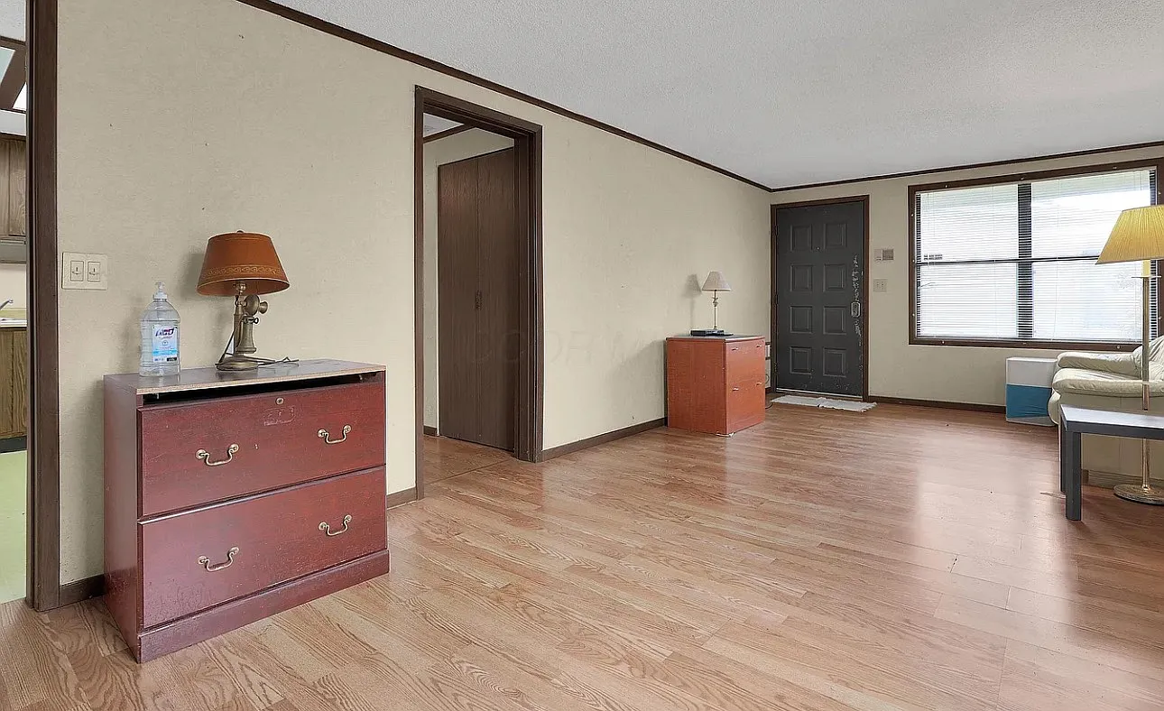 2 bed, 864 sqft, $1,200 — Photo 3