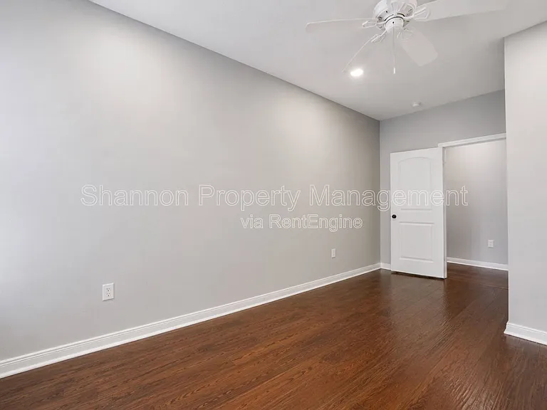 921 Kern St — Photo 9