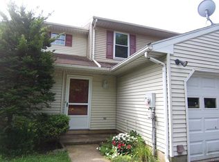 897 Briarstone Rd, Bethlehem, PA 18017