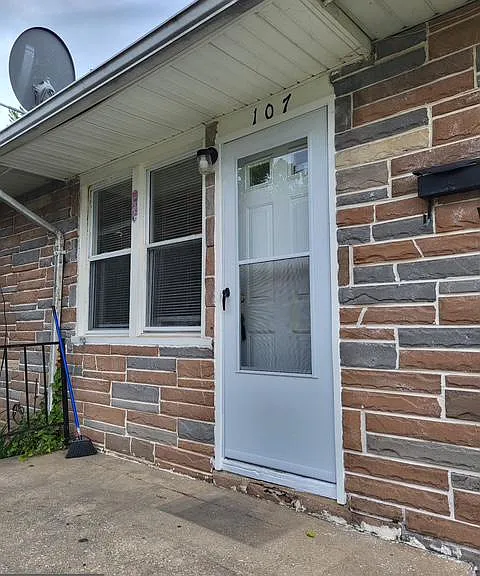 107 Wilson St — Photo 2