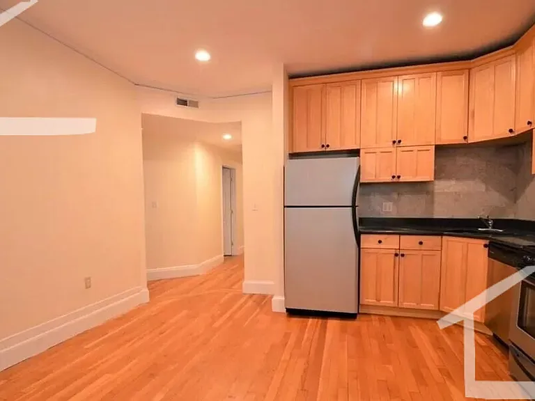 191 Winthrop Rd #7 — Photo 4